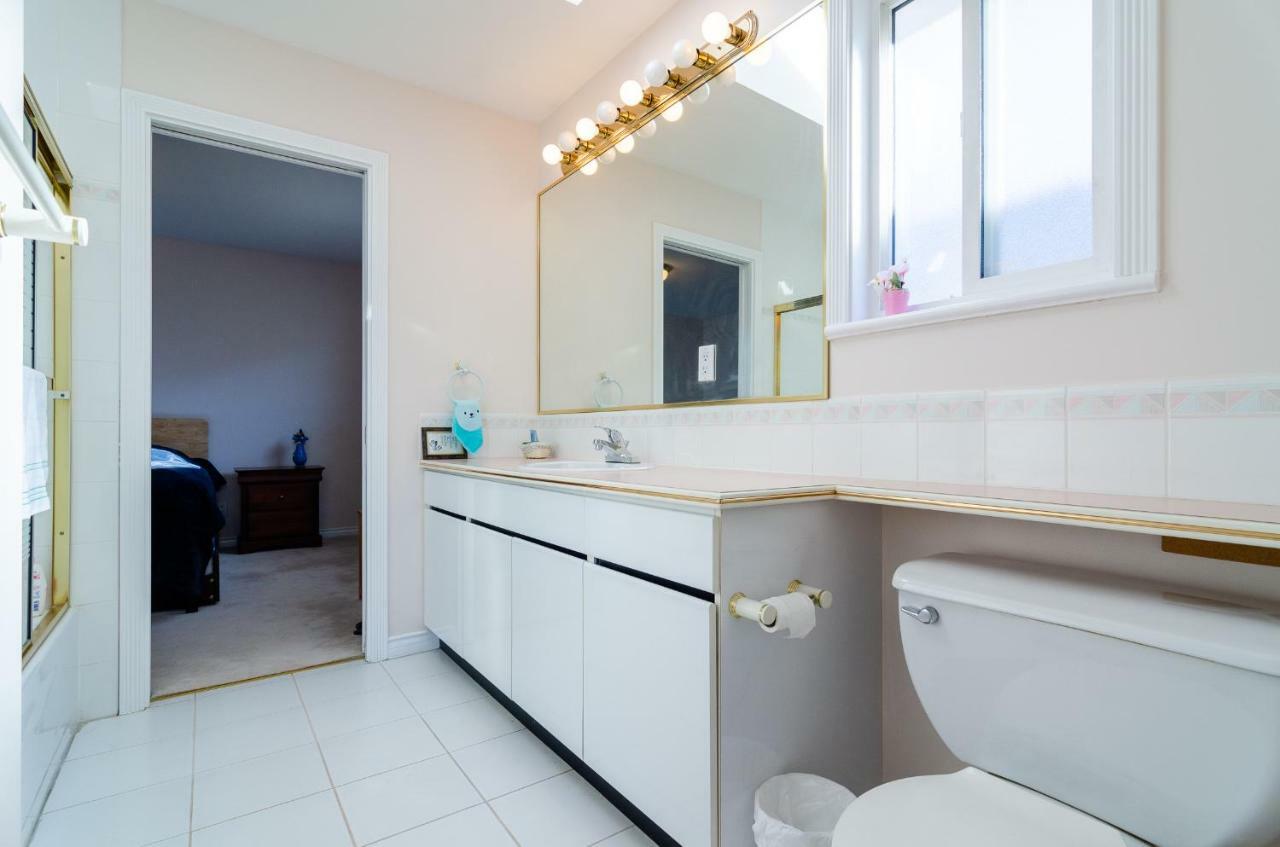 3 Private, Spacious, Bright Rooms In A Gorgeous House New Westminster Exterior photo